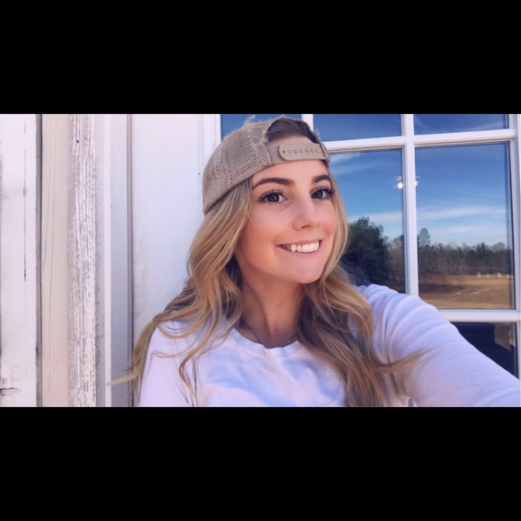 Meet your Posher, Anna - Picture 2 of 3